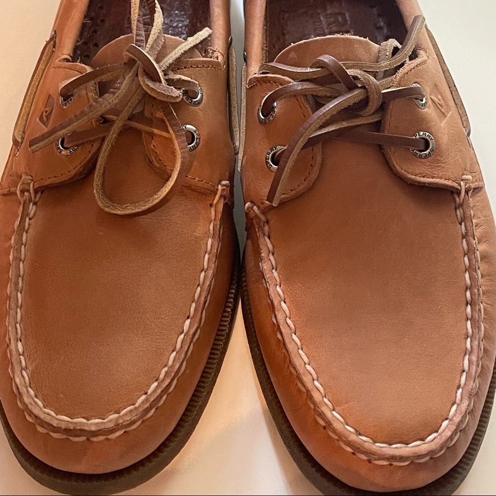 Mens Sperry in Sahara Size 9.5. New in box